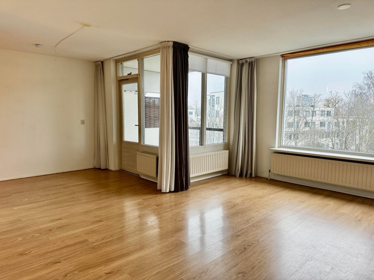 homes for rent on Aartsbisschop Romerostraat 243