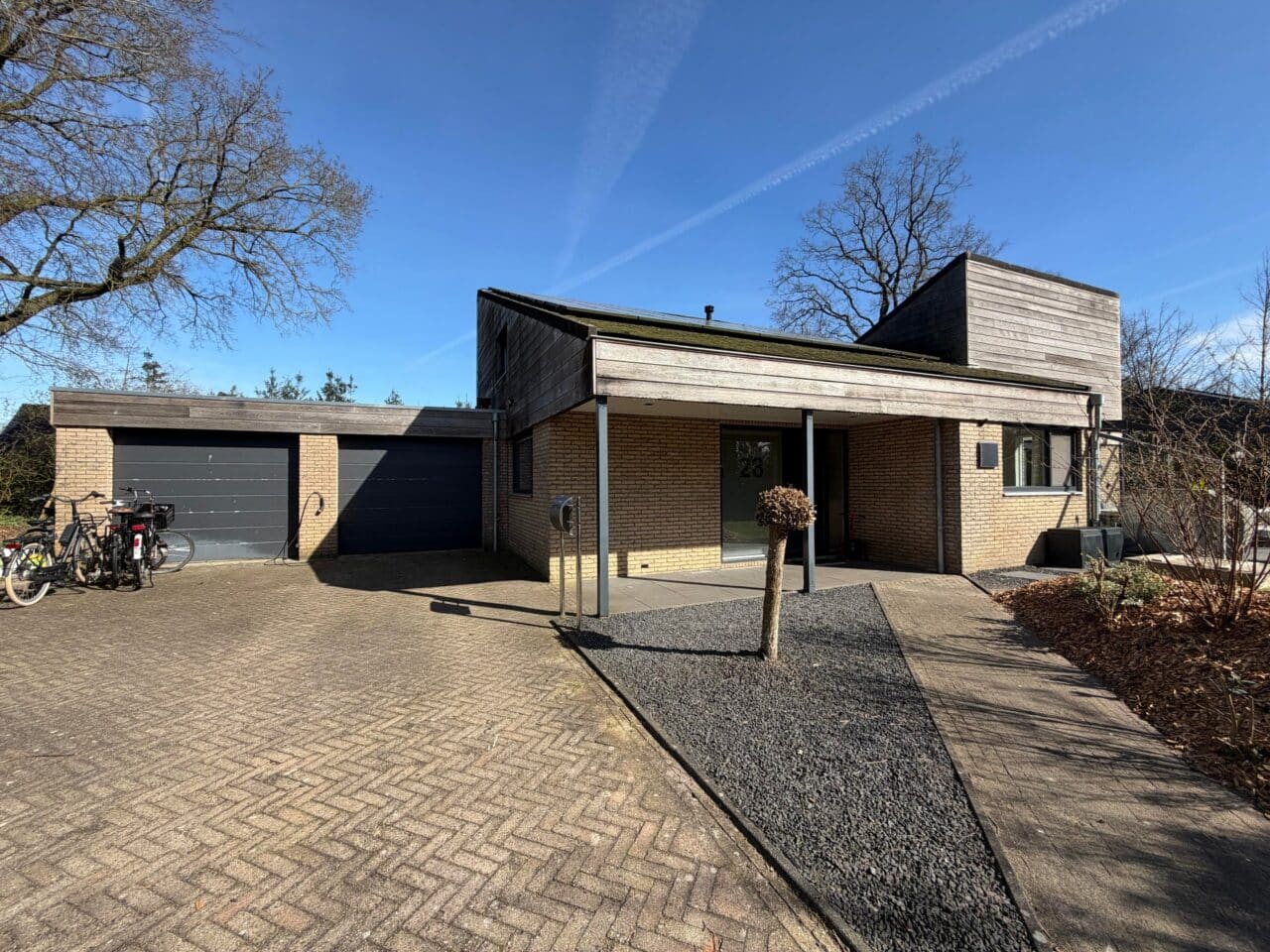 Anthony Fokkerloane 28, Feanwâlden